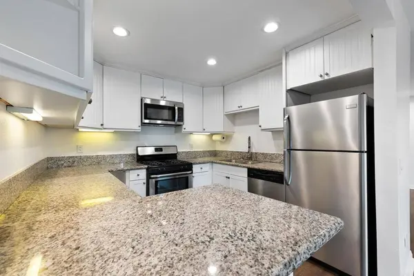 996 Marlin DR, Vista, CA 92084