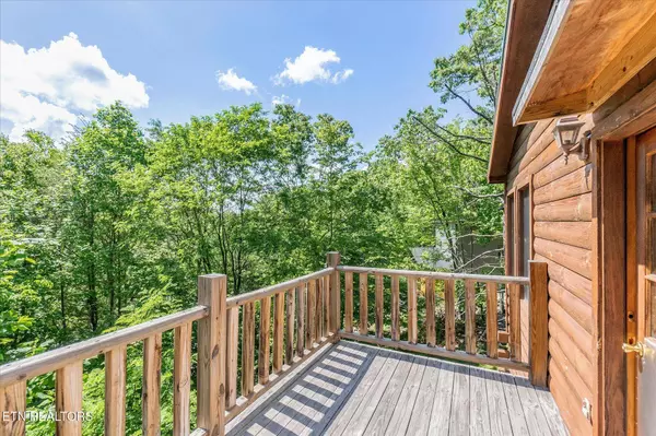 1521 Silver Poplar LN, Sevierville, TN 37876