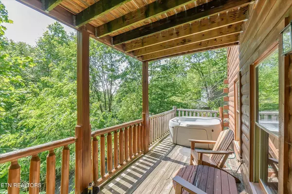 1521 Silver Poplar LN, Sevierville, TN 37876