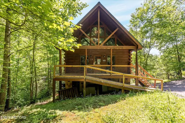 1521 Silver Poplar LN, Sevierville, TN 37876