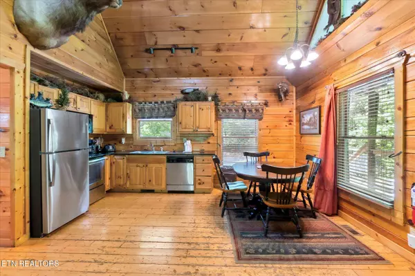 1521 Silver Poplar LN, Sevierville, TN 37876