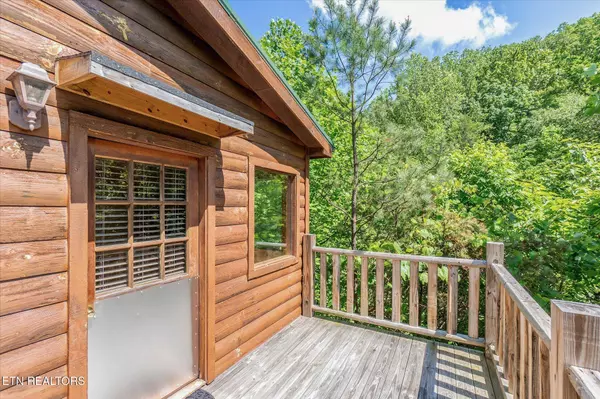 1521 Silver Poplar LN, Sevierville, TN 37876