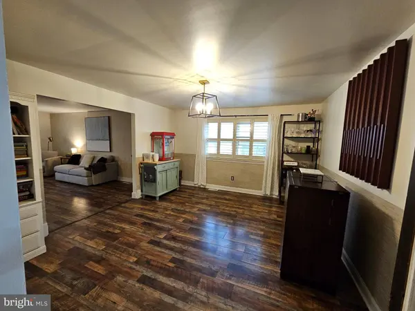 31 SIGNAL HILL DR, Voorhees, NJ 08043