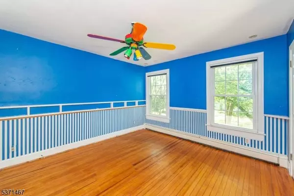 10 Woodland Ter, High Bridge Boro, NJ 08829