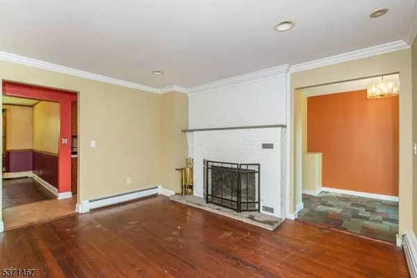 10 Woodland Ter, High Bridge Boro, NJ 08829