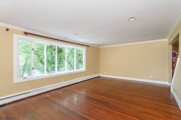 10 Woodland Ter, High Bridge Boro, NJ 08829