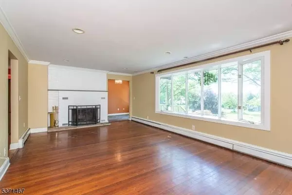 10 Woodland Ter, High Bridge Boro, NJ 08829