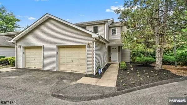 704 Skyline Dr, Haledon Boro, NJ 07508