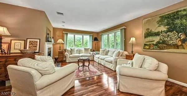 704 Skyline Dr, Haledon Boro, NJ 07508