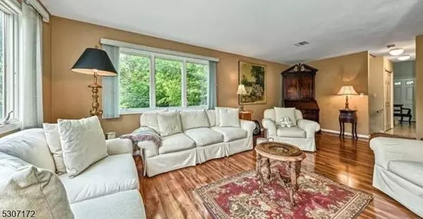 704 Skyline Dr, Haledon Boro, NJ 07508