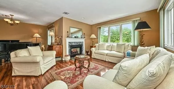 704 Skyline Dr, Haledon Boro, NJ 07508