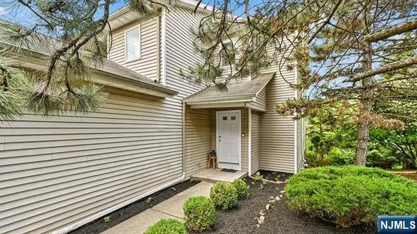 704 Skyline DR, Haledon, NJ 07508