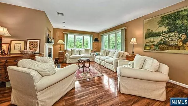 704 Skyline DR, Haledon, NJ 07508