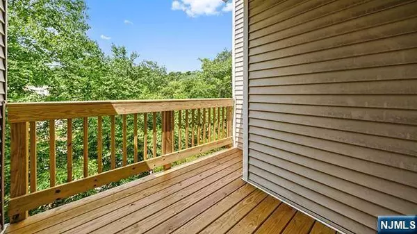 704 Skyline DR, Haledon, NJ 07508