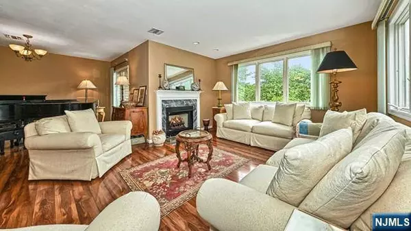 704 Skyline DR, Haledon, NJ 07508