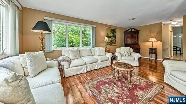 704 Skyline DR, Haledon, NJ 07508