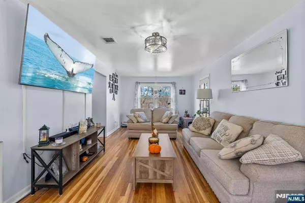 15 Aldrin DR, Wanaque, NJ 07465