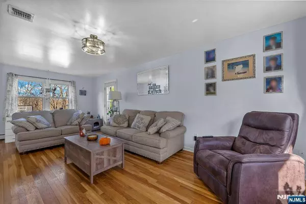 15 Aldrin DR, Wanaque, NJ 07465