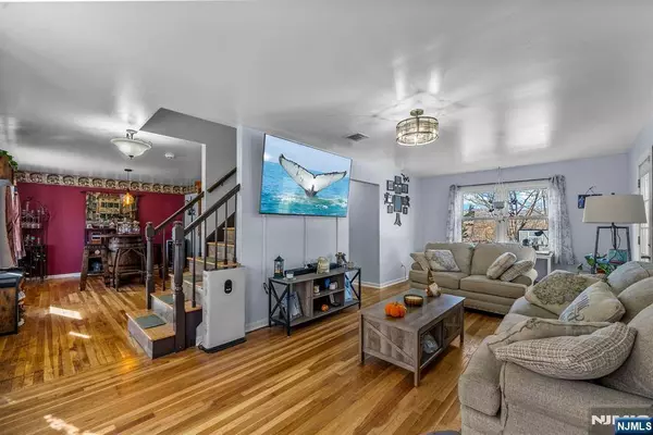 15 Aldrin DR, Wanaque, NJ 07465