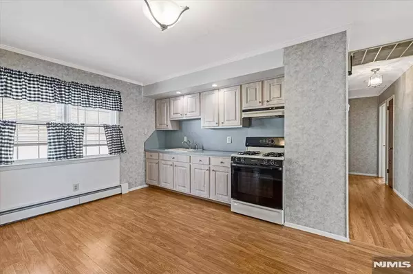 64 Gilbert AVE, Elmwood Park, NJ 07407