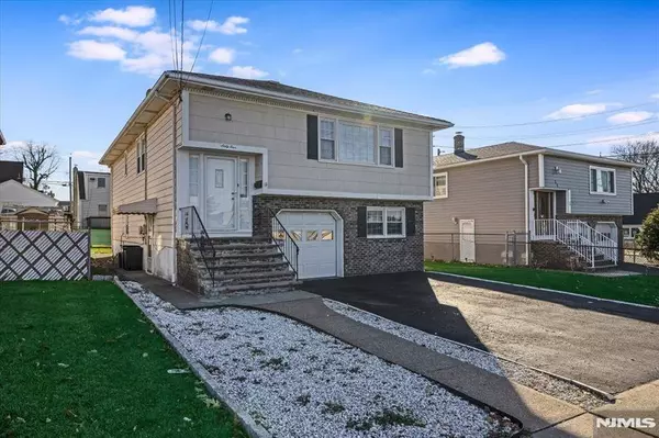 64 Gilbert AVE, Elmwood Park, NJ 07407