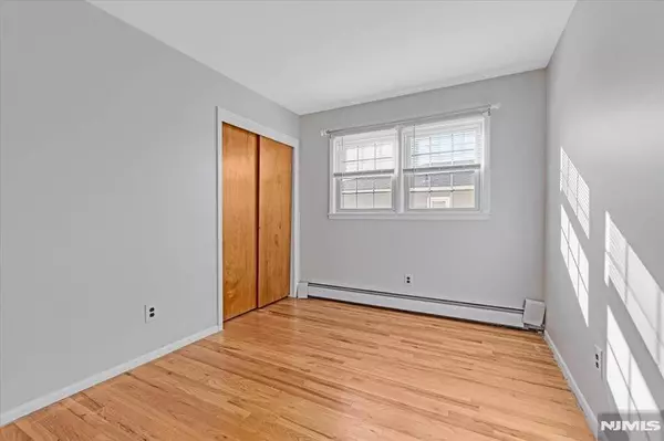 64 Gilbert AVE, Elmwood Park, NJ 07407