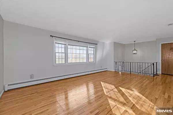 64 Gilbert AVE, Elmwood Park, NJ 07407