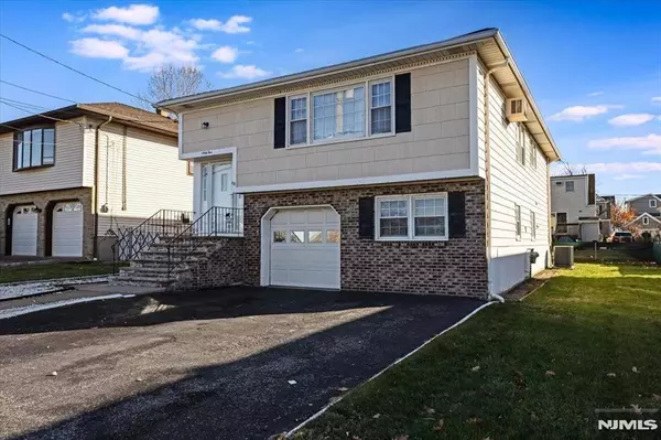 64 Gilbert AVE, Elmwood Park, NJ 07407