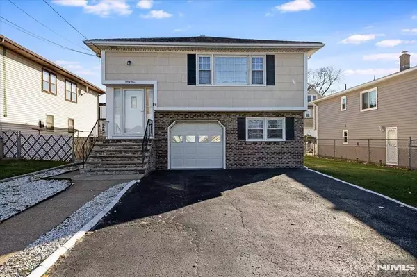 64 Gilbert AVE, Elmwood Park, NJ 07407