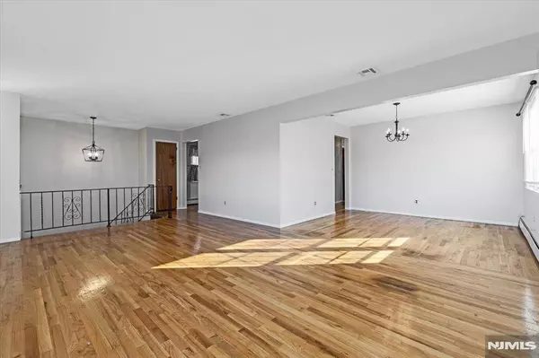 64 Gilbert AVE, Elmwood Park, NJ 07407