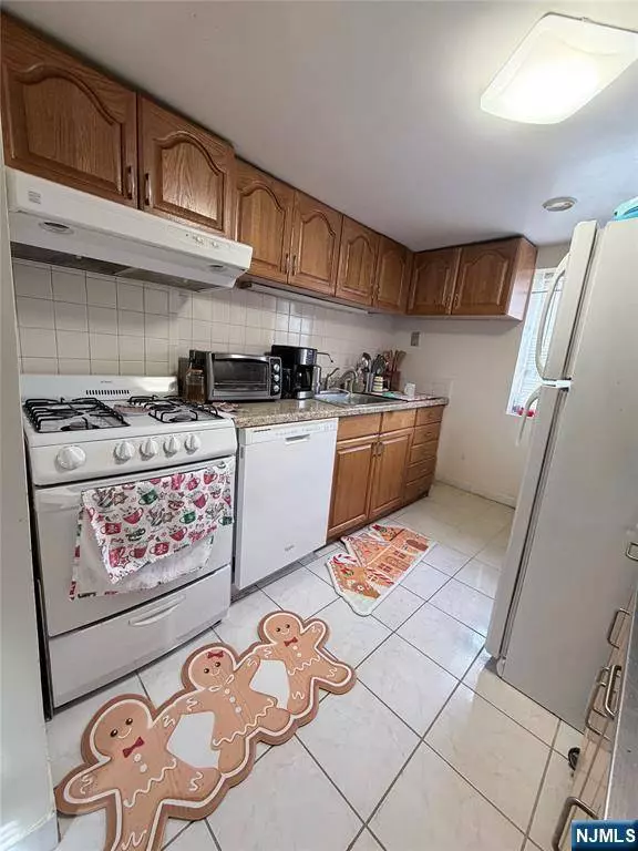 263 Kipp AVE #2, Hasbrouck Heights, NJ 07604