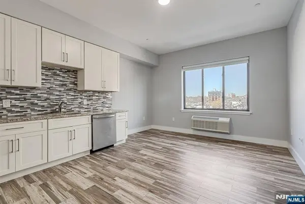 424 Whiton ST #402, Jersey City, NJ 07304