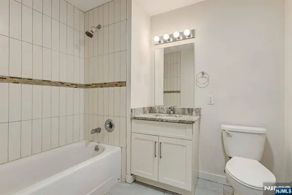 424 Whiton ST #301, Jersey City, NJ 07304
