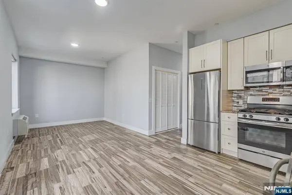 424 Whiton ST #301, Jersey City, NJ 07304