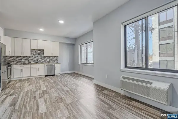 424 Whiton ST #301, Jersey City, NJ 07304