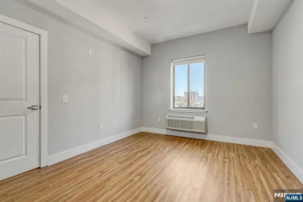 424 Whiton ST #402, Jersey City, NJ 07304