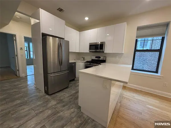 84 Van Wagenen AVE #2R, Jersey City, NJ 07306