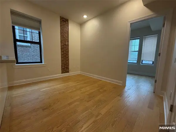 84 Van Wagenen AVE #2R, Jersey City, NJ 07306