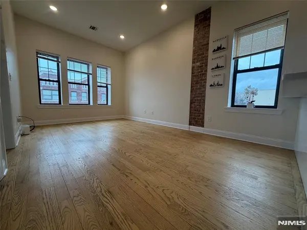 84 Van Wagenen AVE #3L, Jersey City, NJ 07306