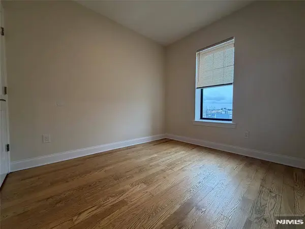 84 Van Wagenen AVE #3L, Jersey City, NJ 07306