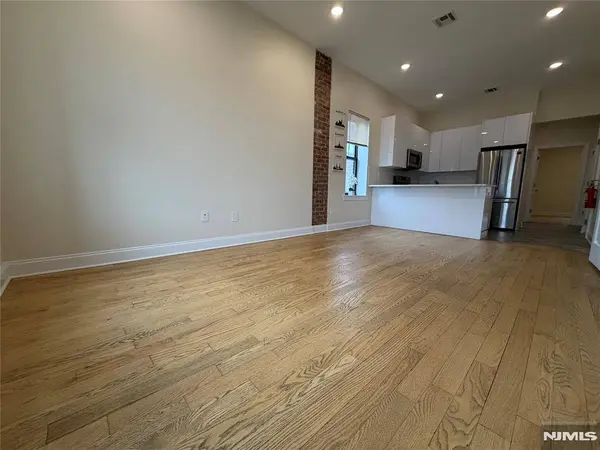 84 Van Wagenen AVE #3L, Jersey City, NJ 07306