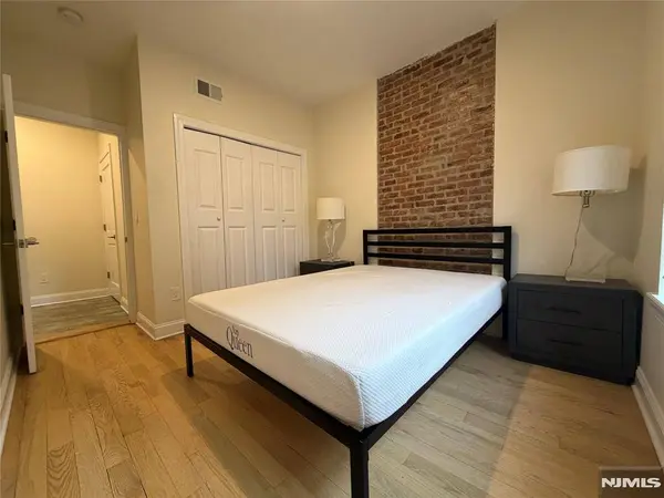 84 Van Wagenen AVE #1L, Jersey City, NJ 07306