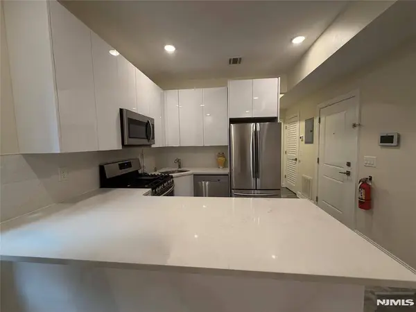 84 Van Wagenen AVE #1L, Jersey City, NJ 07306