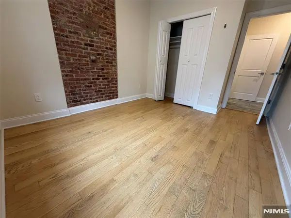 84 Van Wagenen AVE #2R, Jersey City, NJ 07306