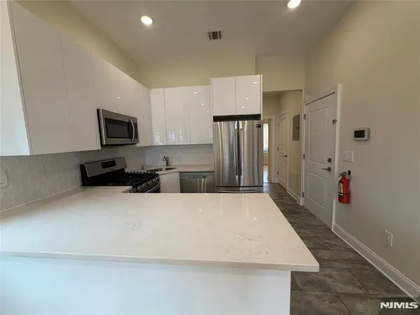 84 Van Wagenen AVE #3L, Jersey City, NJ 07306