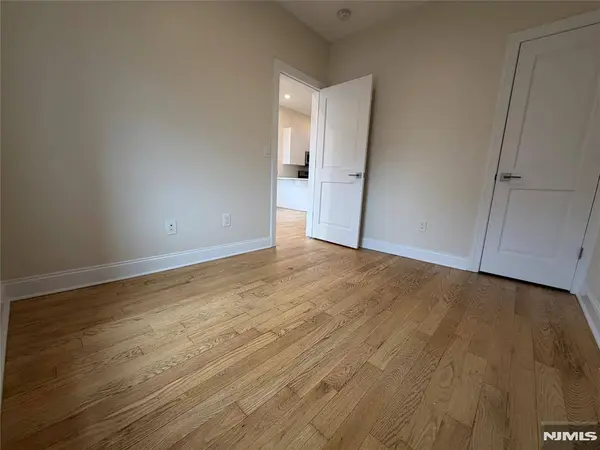 84 Van Wagenen AVE #3L, Jersey City, NJ 07306