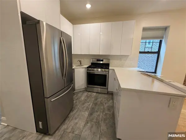 84 Van Wagenen AVE #2R, Jersey City, NJ 07306