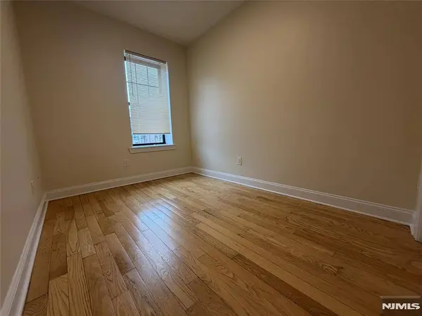 84 Van Wagenen AVE #2R, Jersey City, NJ 07306