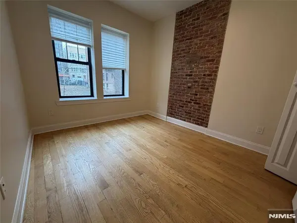 84 Van Wagenen AVE #2R, Jersey City, NJ 07306