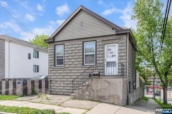 43 Maitland PL, Garfield, NJ 07026